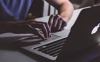 最新股票配资配资网:实盘配资平台-百亿基金经理隐形重仓股曝光！张坤、葛兰、傅鹏博这样操作